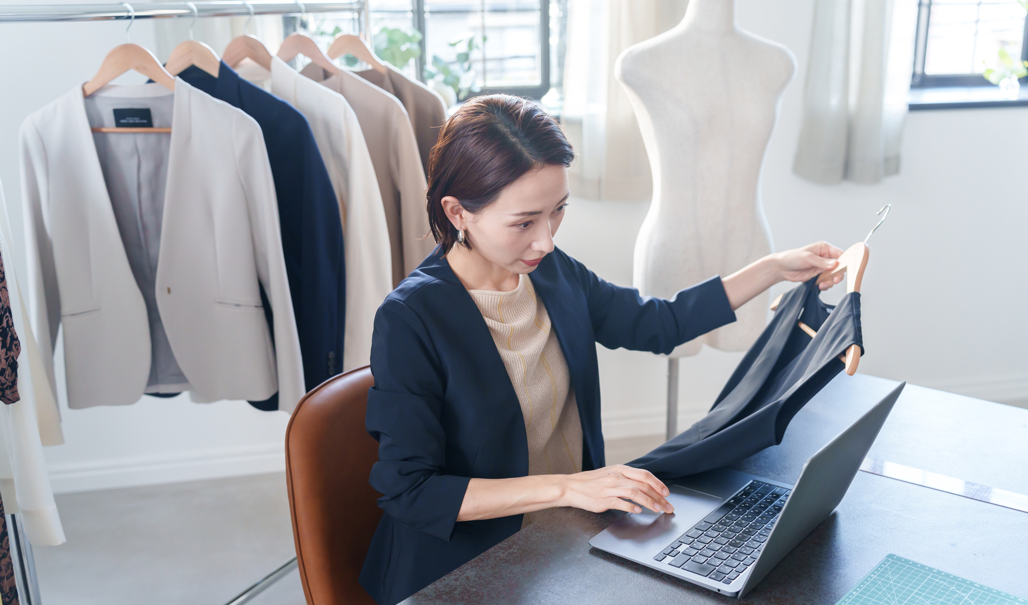 X線と磁気検針の違いとは？アパレル検品における金属検出方法を徹底比較