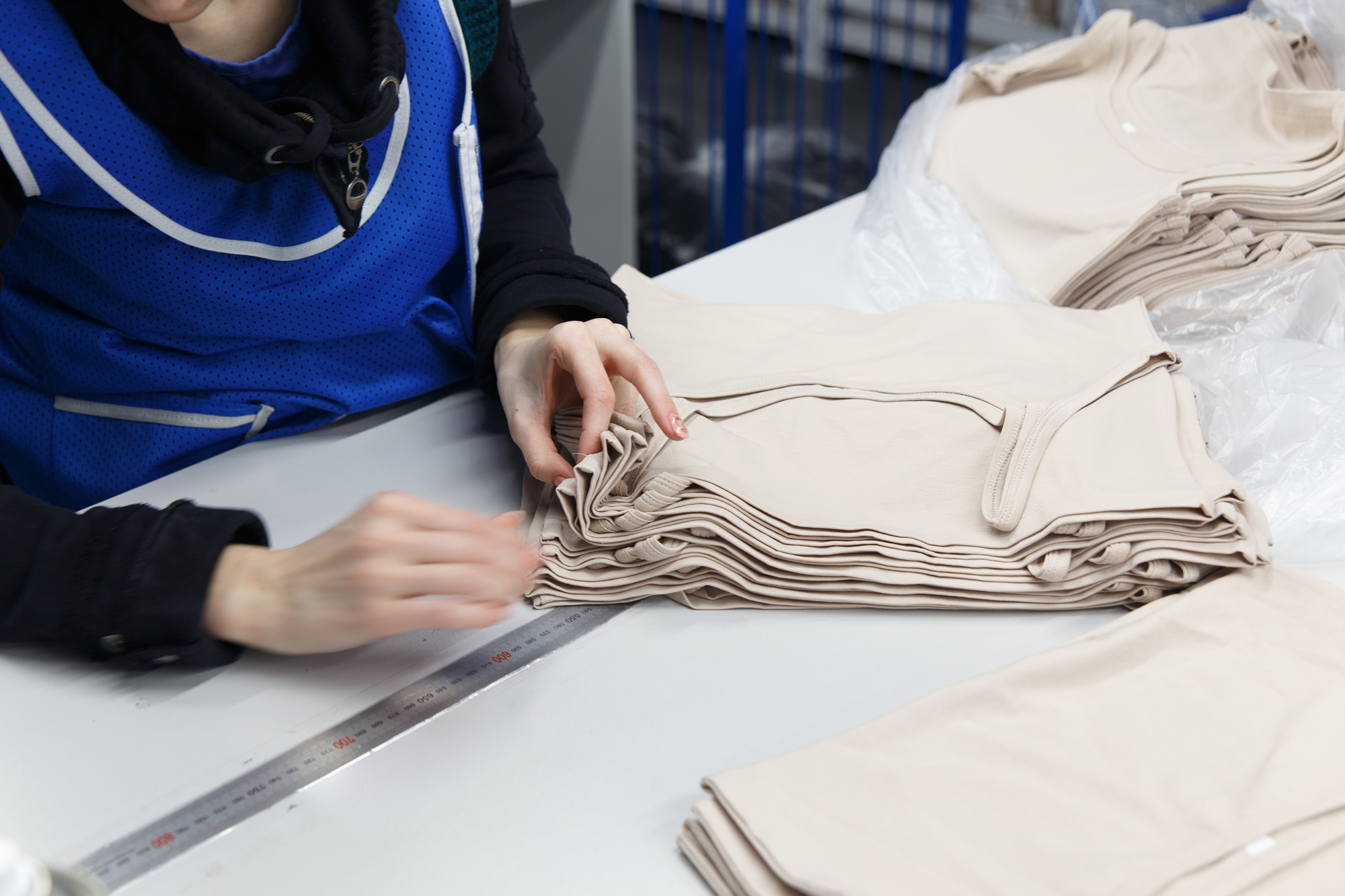 QTEC（日本繊維製品品質技術センター）の試験とは？依頼方法から費用・リードタイムまで実務の要点を網羅